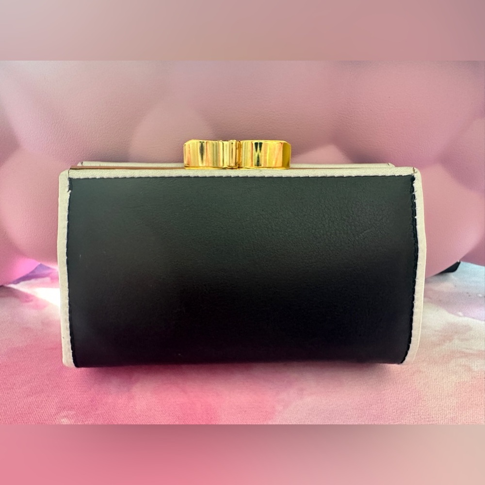 Vintage Givenchy Kiss-Lock Coin Purse (EVC; Black/White) - Picture 2 of 10